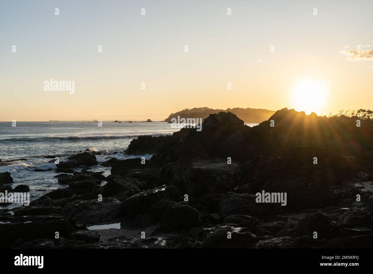 Mount Maunganui Landschaft bei Sonnenaufgang vom Fuß des Mount, Neuseeland. Stockfoto