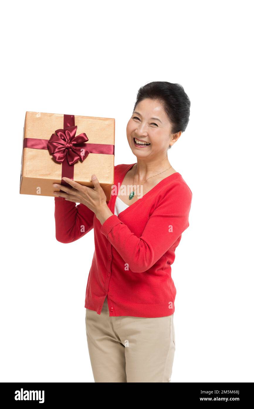 Zelt bis zu Frauen mittleren Alters und alten Frauen, die die Geschenkbox halten Stockfoto