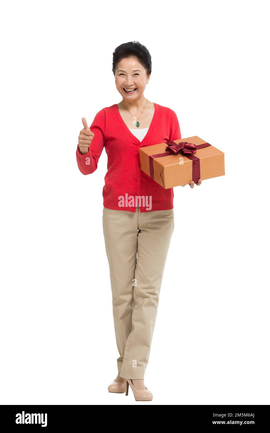 Zelt bis zu Frauen mittleren Alters und alten Frauen, die die Geschenkbox halten Stockfoto