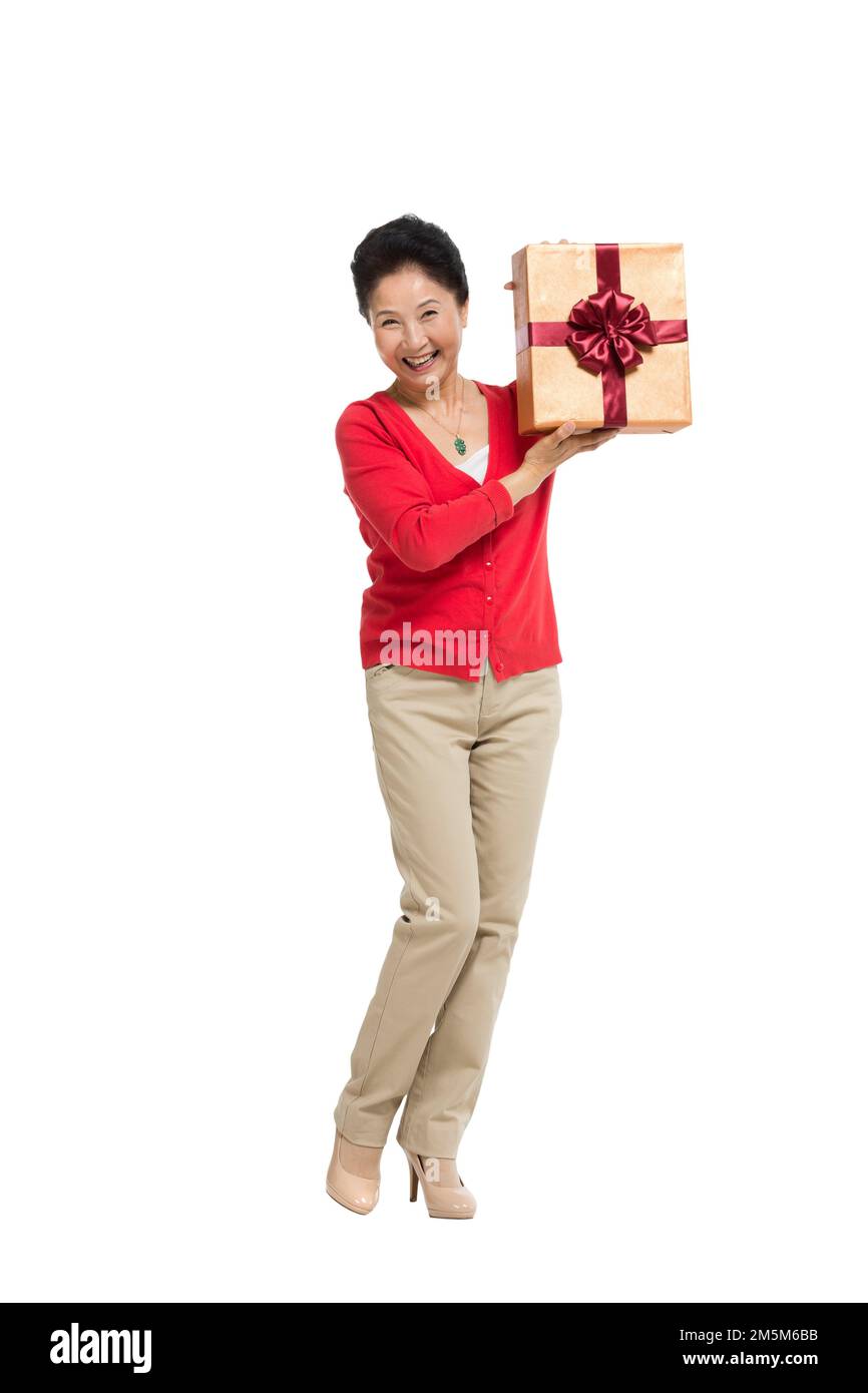 Zelt bis zu Frauen mittleren Alters und alten Frauen, die die Geschenkbox halten Stockfoto