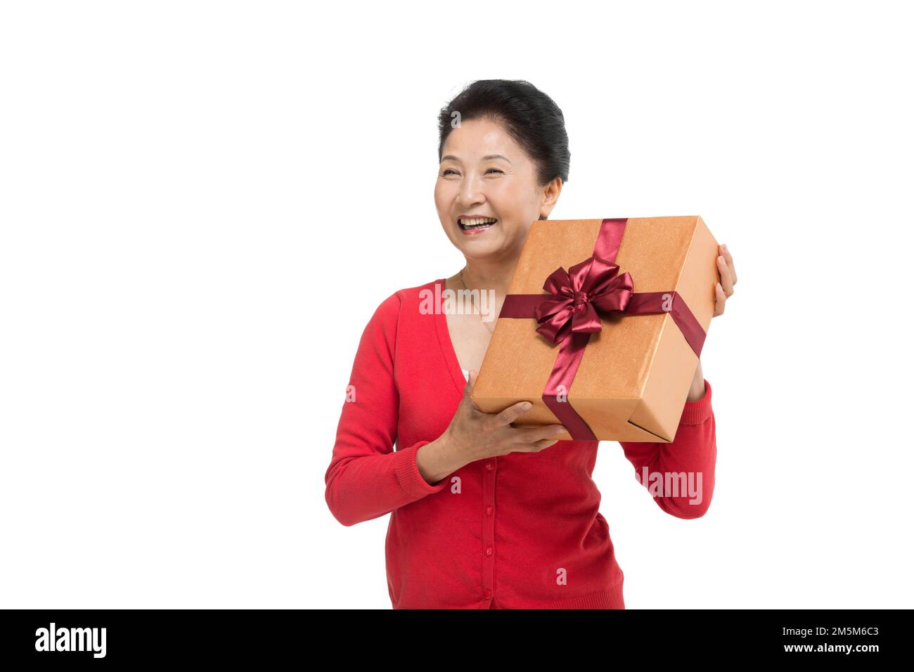 Zelt bis zu Frauen mittleren Alters und alten Frauen, die die Geschenkbox halten Stockfoto