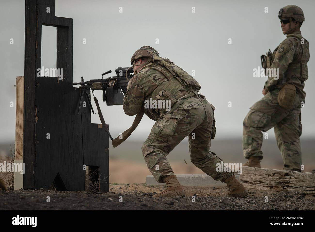 The Idaho Army National Guard Soldiers of Charlie Company, 2-116. Combined Arms Bataillon des Kampfteams der Kavalleriebrigade 116. schloss sich den Unternehmen A und B in ihren letzten Trainingsübungen an, bevor sie später in diesem Sommer eingesetzt wurden. Die Soldaten der Charlie Company absolvierten individuelle Waffenqualifikationen, Luftangriffe sowie Truppbewegungen und Taktiken. Stockfoto