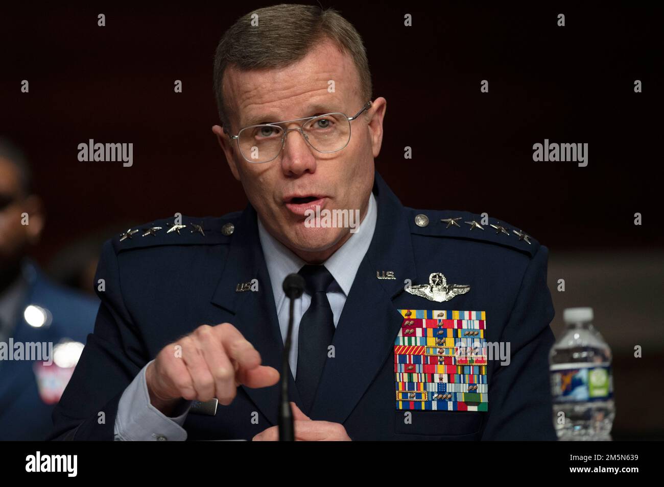 Der Kommandant der USA European Command und der Oberste Alliierte Befehlshaber der NATO, Air Force General Tod D. Wolters, hat bei einer Anhörung des Armeekomitees des Senats am 29. März 2022 in Washington, D.C., ausgesagt. (DoD-Foto von Lisa Ferdinando) Stockfoto