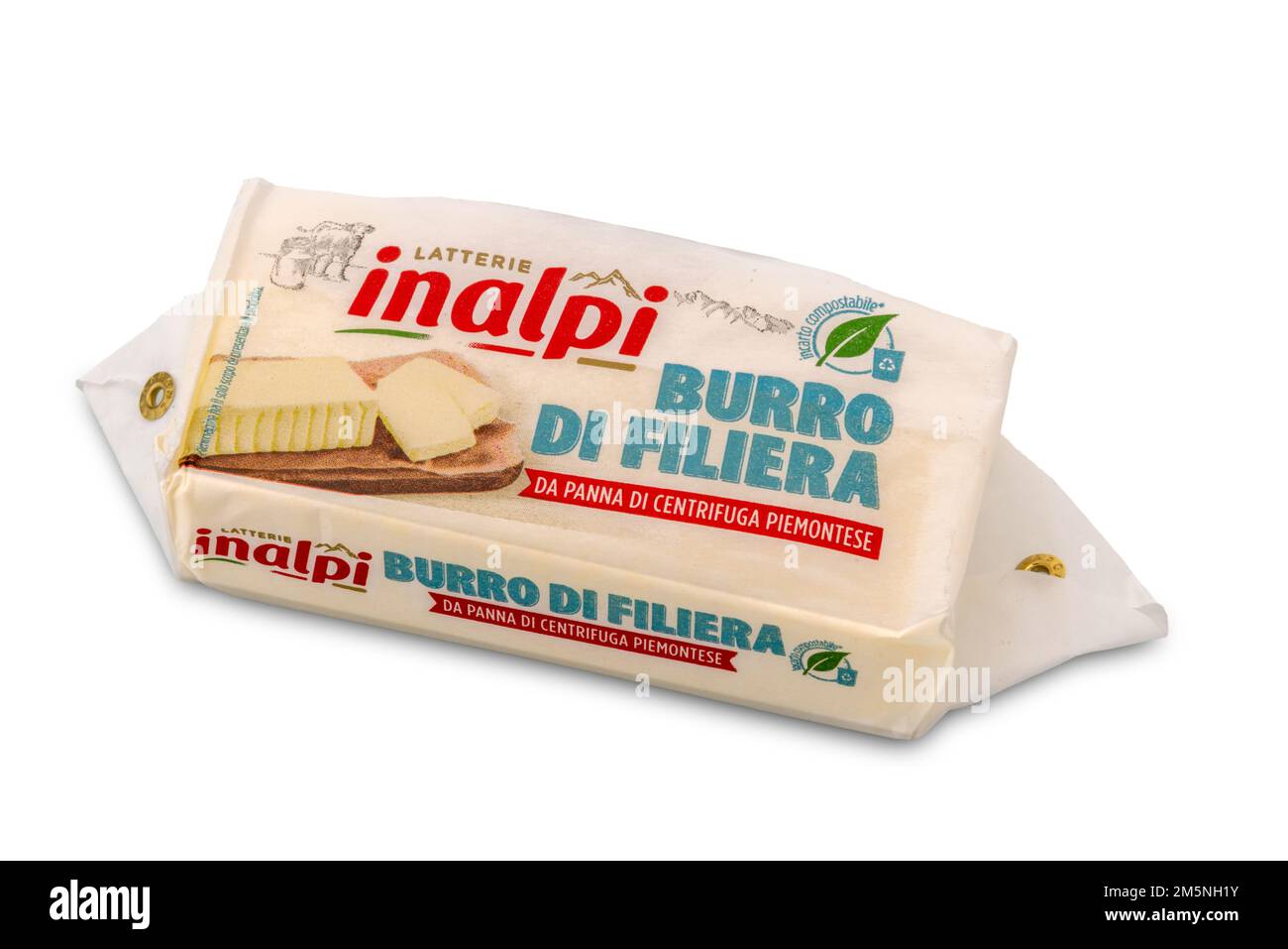 Moretta, Italien - 20. April 2022: Inalpi-Packung Piemont-Milch-Rahmbutter, Inalpi ist ein wichtiger Milcherzeuger und Milchderivatlieferant für die Fe Stockfoto