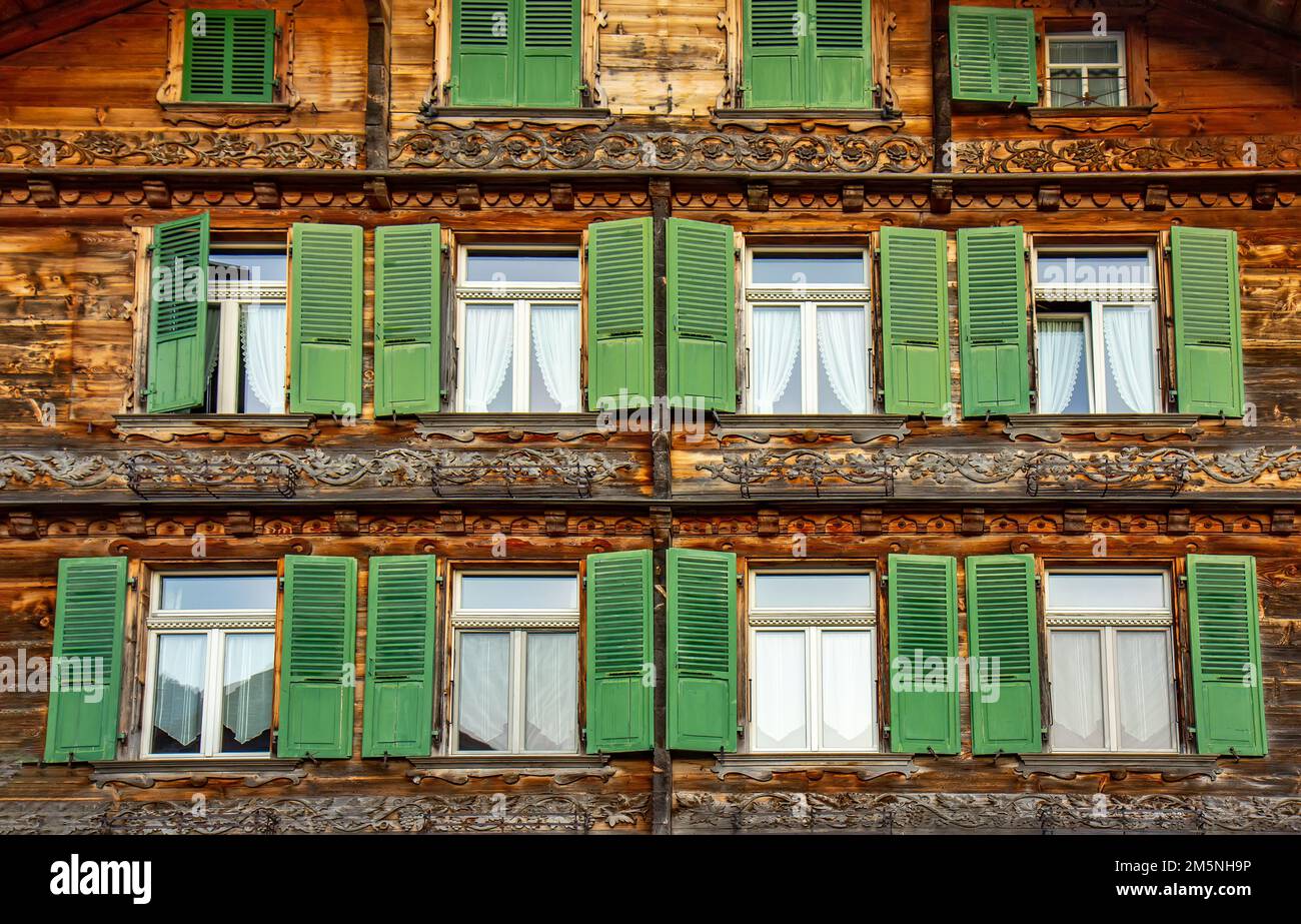 Altes Holzhaus in den Schweizer Alpen Stockfoto