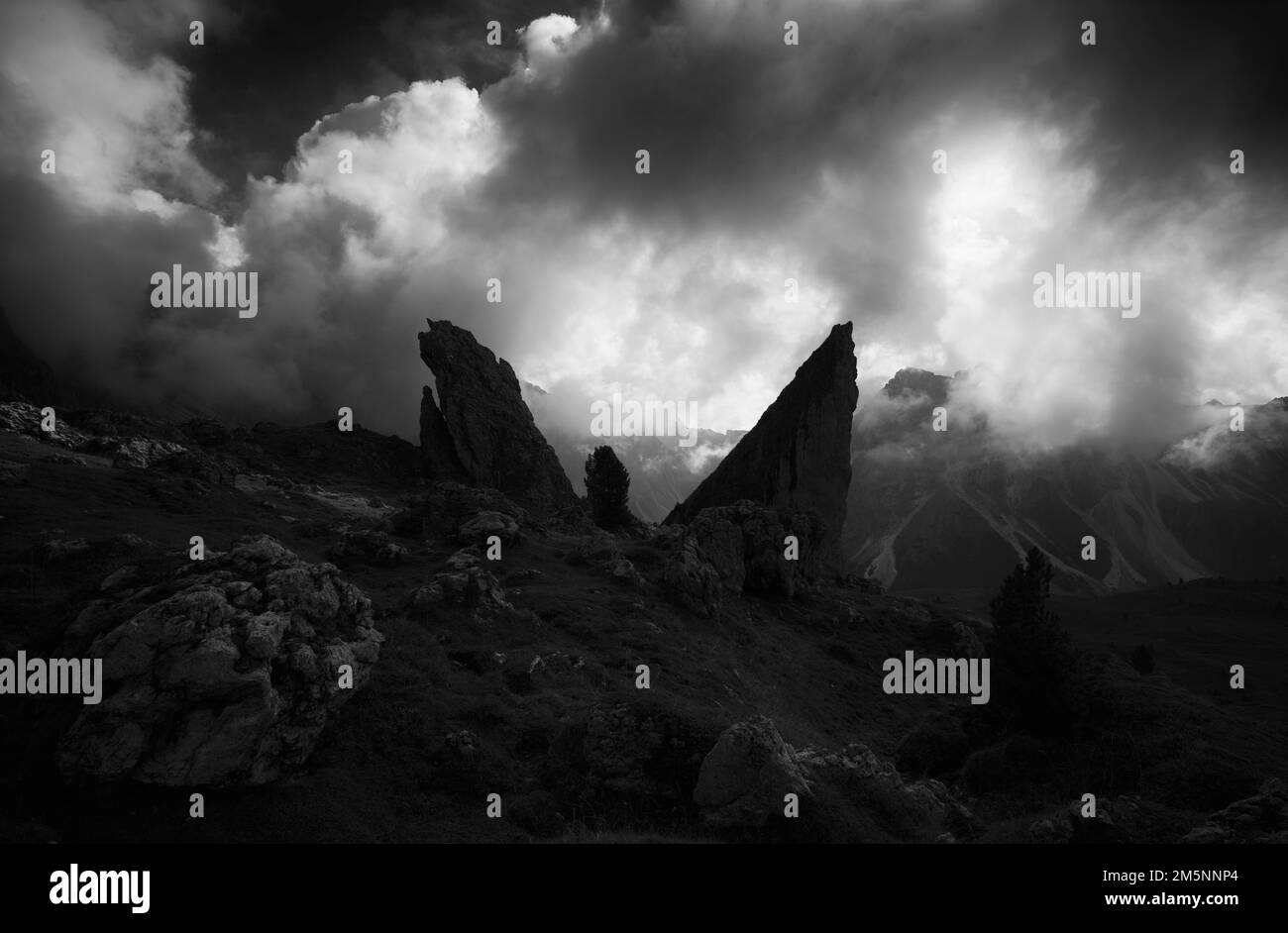 Malga-Alm unter den Geisler-Gipfeln, Puez-Odle Naturpark, Seceda, Val Gardena, Trentino, Südtirol, Italien Stockfoto