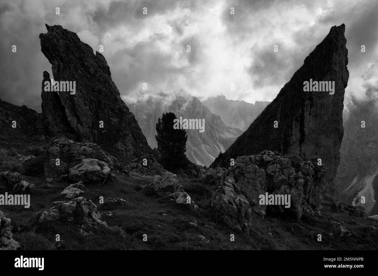 Malga-Alm unter den Geisler-Gipfeln, Puez-Odle Naturpark, Seceda, Val Gardena, Trentino, Südtirol, Italien Stockfoto