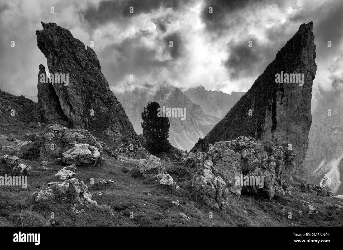 Malga-Alm unter den Geisler-Gipfeln, Puez-Odle Naturpark, Seceda, Val Gardena, Trentino, Südtirol, Italien Stockfoto