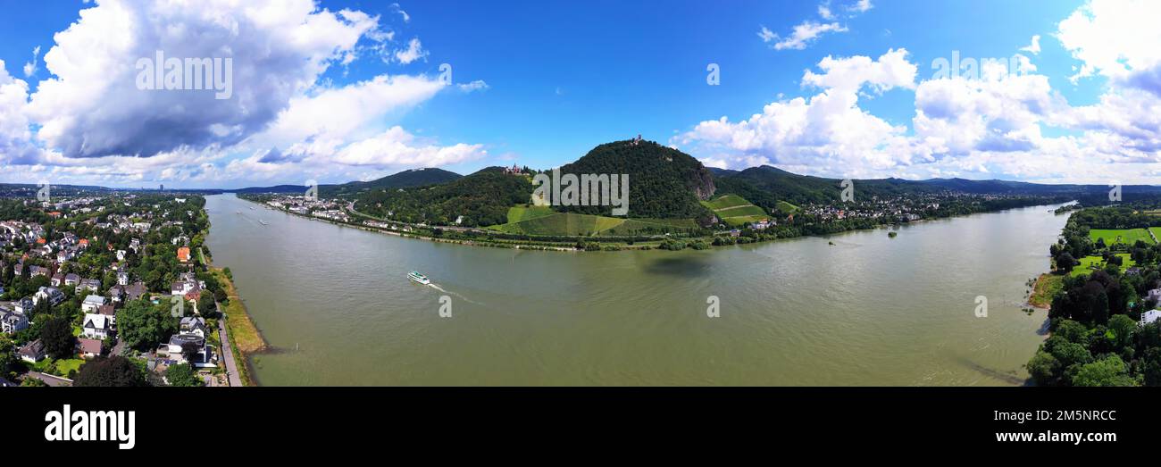 Historisches Drachenburger Schloss auf den Drachenfels in Siebengebirge, Königswinter, Rhein-Sieg-Bezirk, Nordrhein-Westfalen, Deutschland Stockfoto