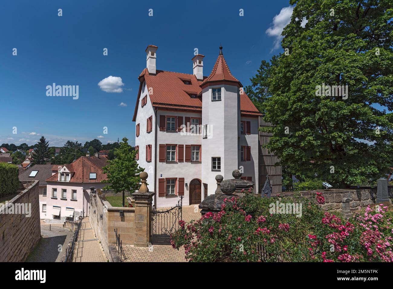 Weiße Burg, erbaut 1471, heute als Museum genutzt, Heroldsberg, Mittelfrankreich, Bayern, Deutschland Stockfoto