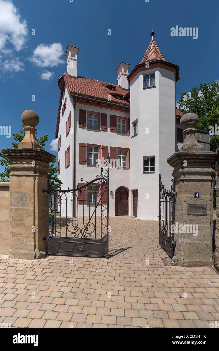 Die Weiße Burg aus dem Jahr 1471, heute als Museum genutzt, Heroldsberg, Mittelfrankreich, Bayern, Deutschland Stockfoto