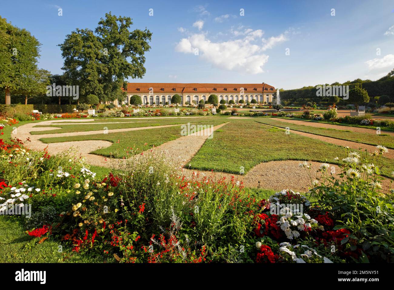 Vor der Blumengrenze, dahinter margravialer Hofgarten Ansbach mit Orangerie, erbaut 1726-1744, Barock, Park, Garten, palastgarten, Ansbach Stockfoto