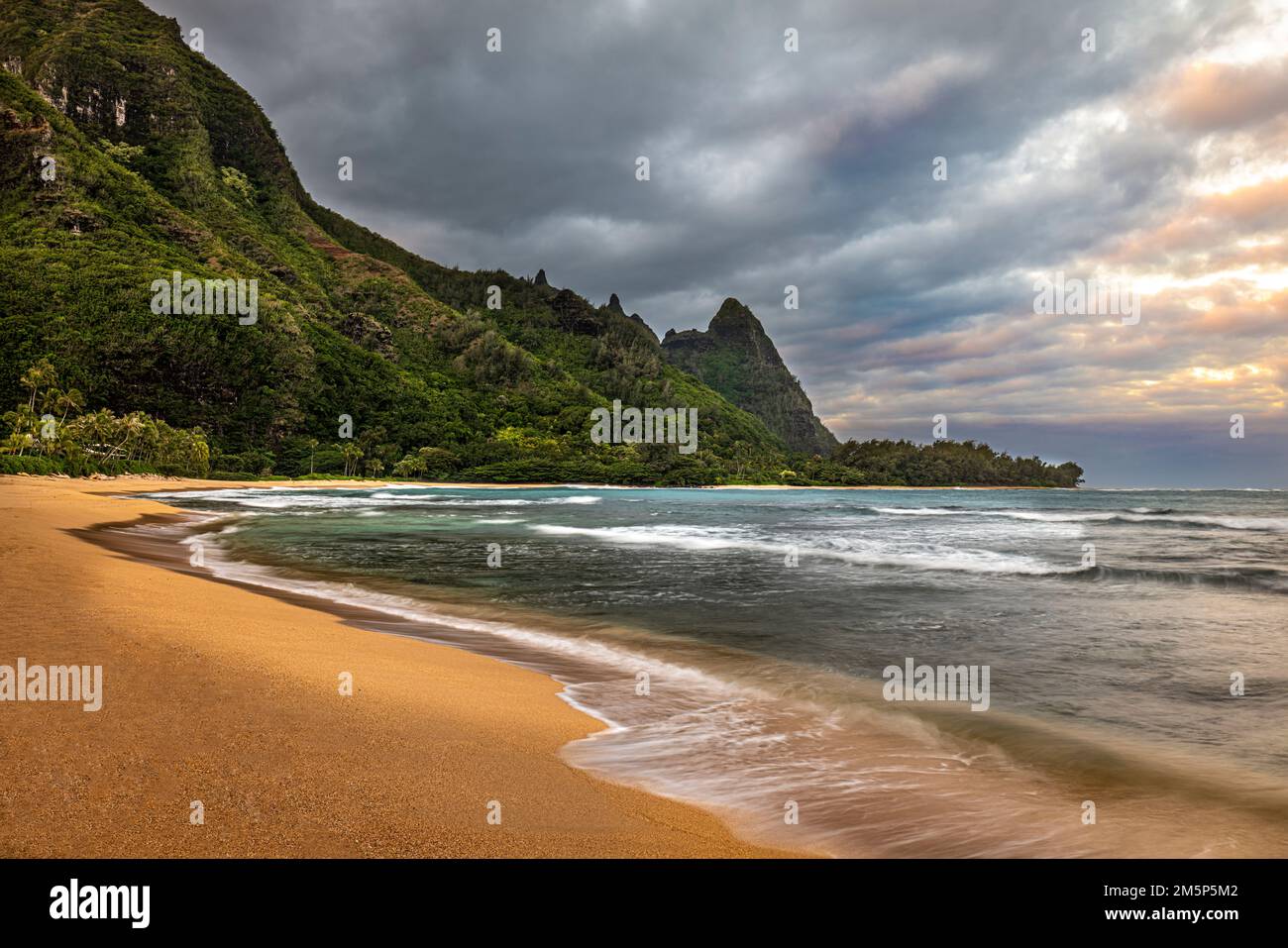 TUNNEL STRAND HANALEI KAUAI HAWAII USA Stockfoto