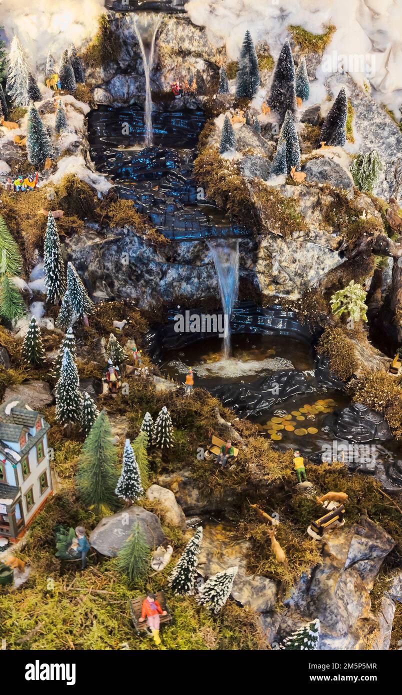 Miniatur machte einen Wasserfall als Dekoration für ChristmasÍ Stockfoto