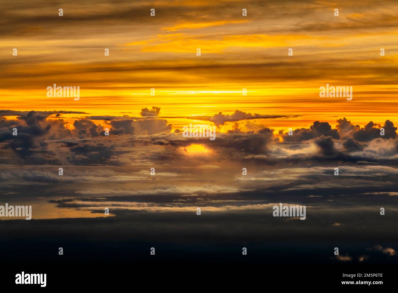 SUNRISE MAUNA KEA SUMMIT (13.796') HAWAII, HAWAII, USA Stockfoto