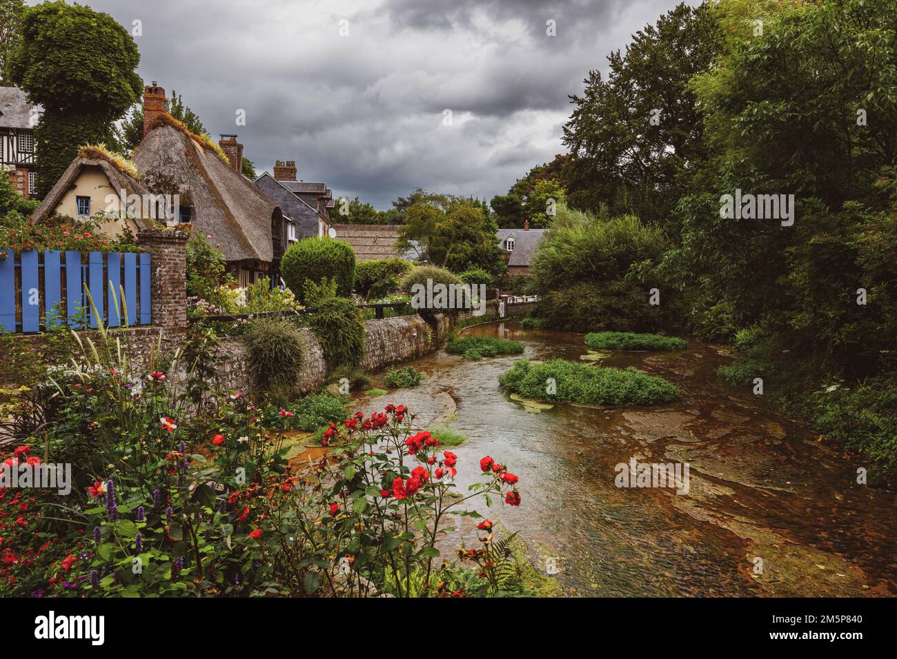 Das Dorf Veules les Roses in der Normandie Frankreich Stockfoto