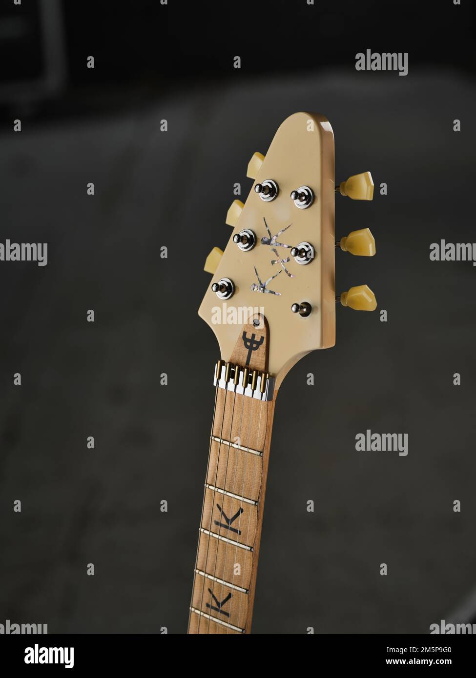 K.K. Dowinnings Signature-Gitarre, fotografiert in KK's Steel Mill, Woverhampton. Stockfoto