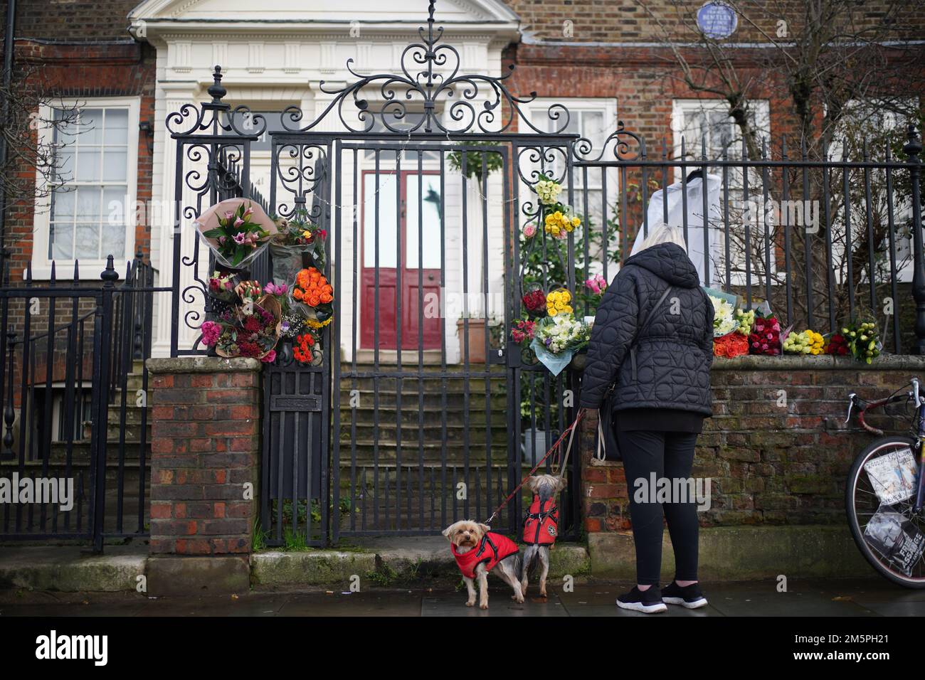 Vor dem Haus von Dame Vivienne Westwood in London, die Modedesignerin, ist im Alter von 81 Jahren gestorben. Foto: Freitag, 30. Dezember 2022. Stockfoto