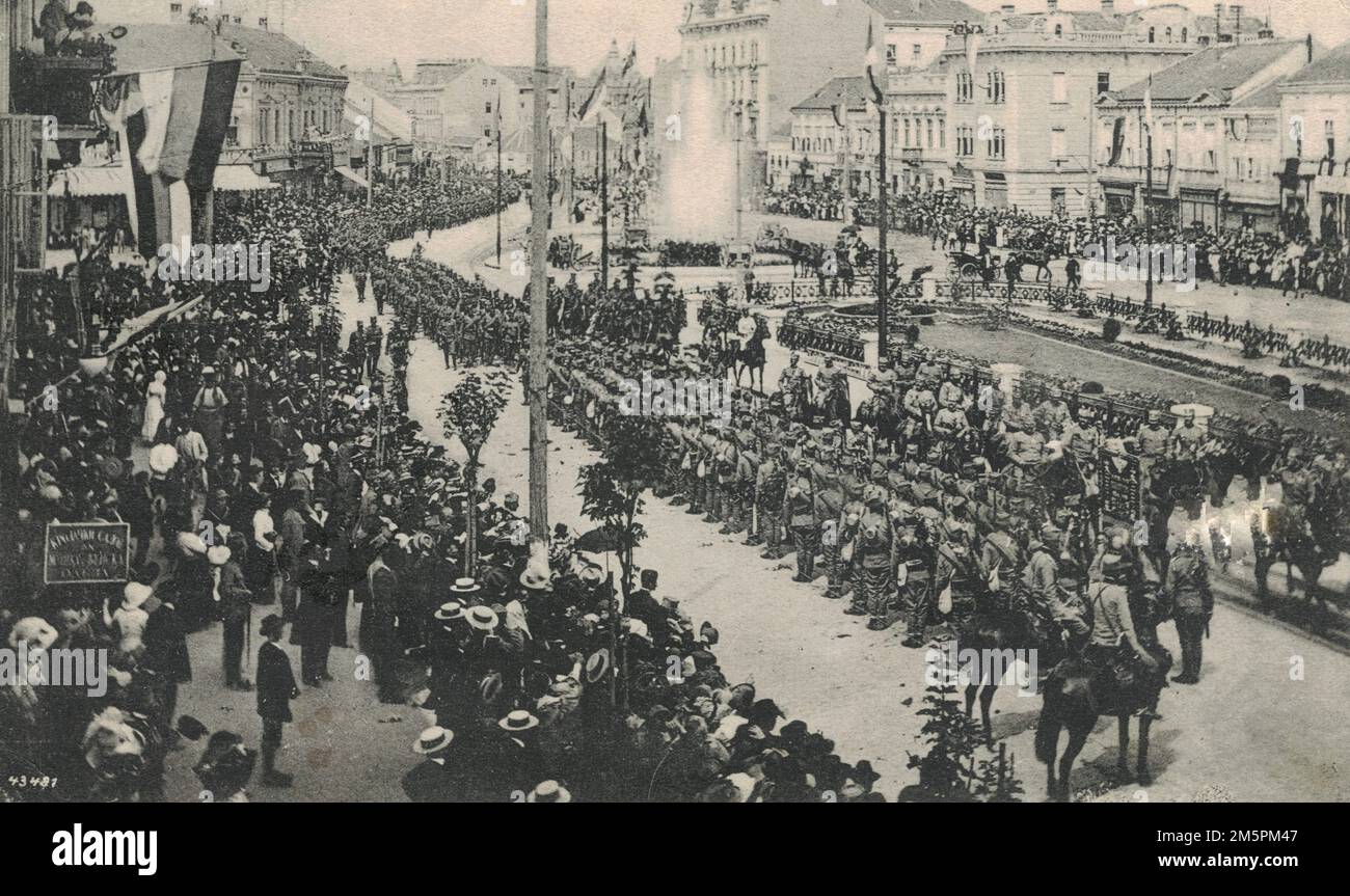 Der Thronfolger Alexander (1888-1934) an der Spitze der Infanterie anlässlich der Rückkehr aus dem Krieg nach Belgrad am 11. August 1913. Alexander war während der zwei Balkankriege Oberbefehlshaber der 1. Serbische Armee. Stockfoto
