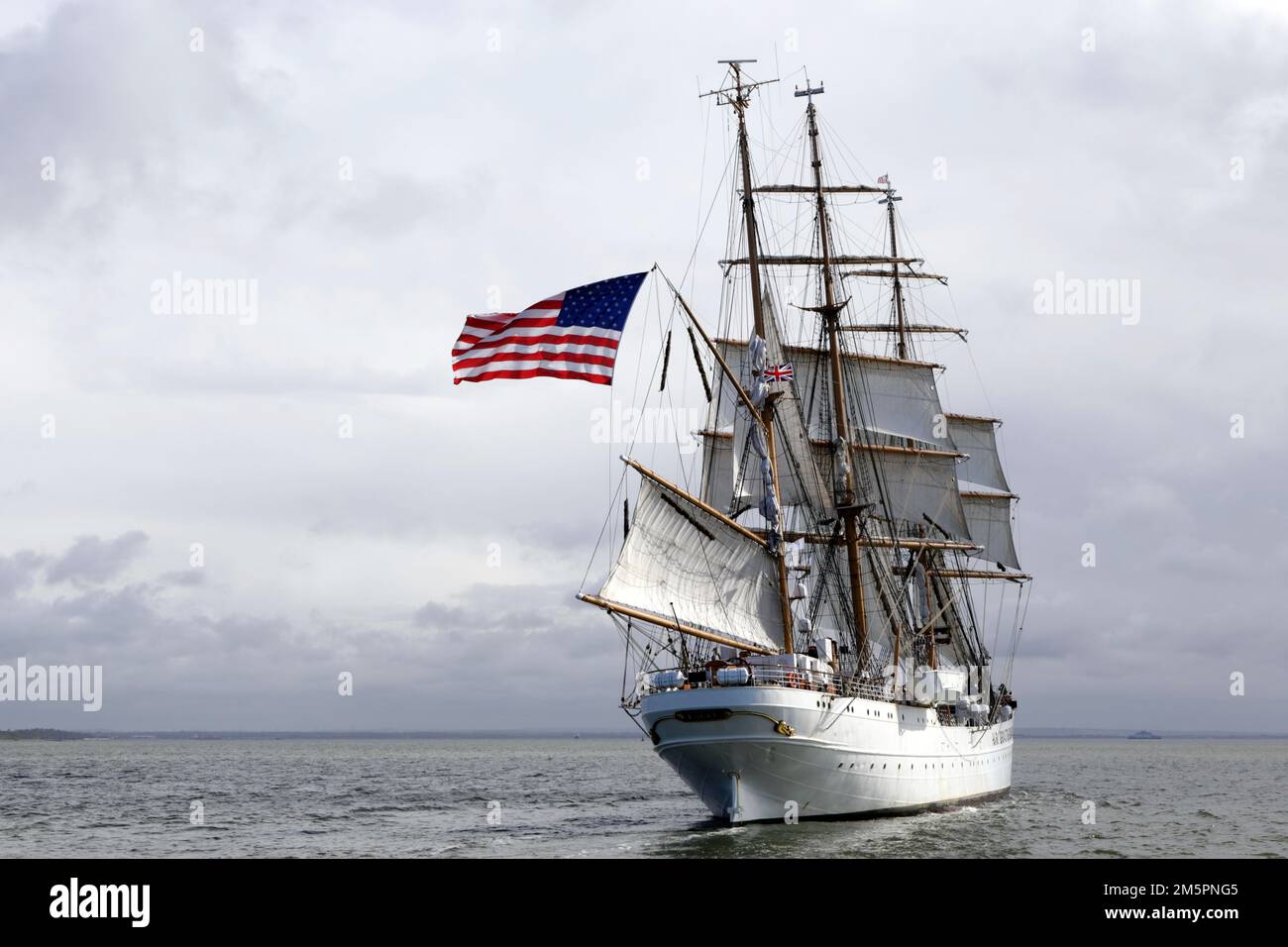 USCG Eagle in The Solent, in der Nähe der Isle of Wight, Großbritannien, 2019 Stockfoto