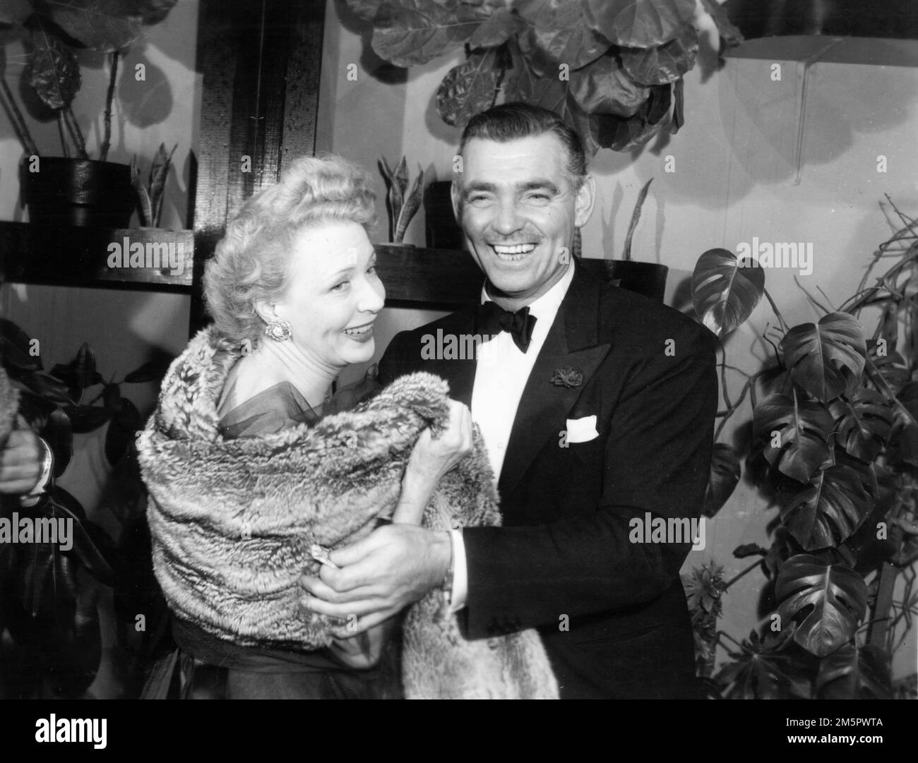 CLARK GABLE und die wohlhabende geschiedene Gesellschafterin DOLLY O'BRIEN, etwa 1946, bei einem unbekannten Ereignis Stockfoto