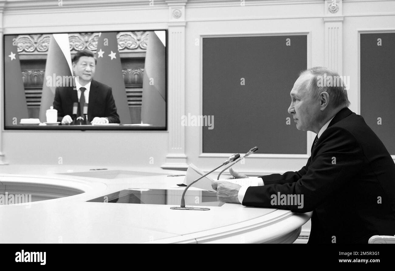 Der russische Präsident Vladimir Putin traf sich mit dem Präsidenten der Volksrepublik China Xi Jinping per Videokonferenz. Foto: Das Russische Präsidialamt Stockfoto