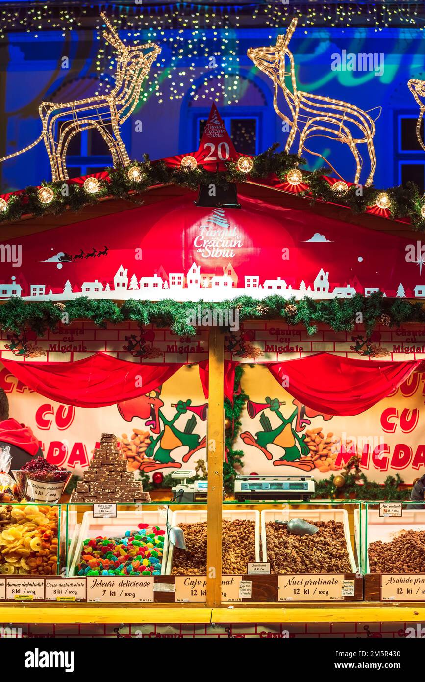 Sibiu, Rumänien - Dezember 2018: Der berühmteste Weihnachtsmarkt in Siebenbürgen, Rumänien. Stockfoto