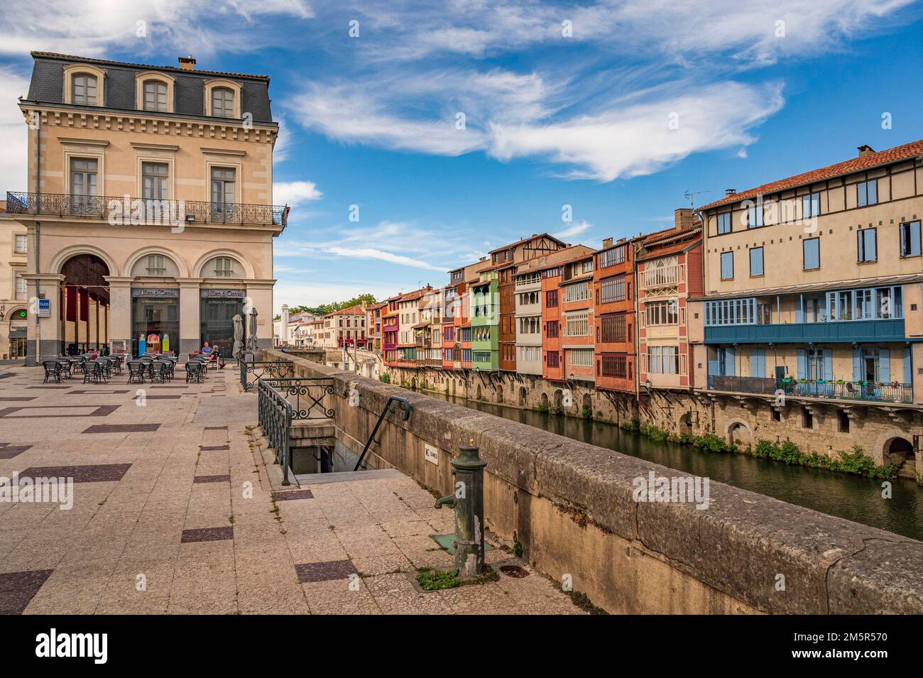 Details zu den traditionellen Häusern am Fluss Agout in Castres, Südfrankreich Stockfoto