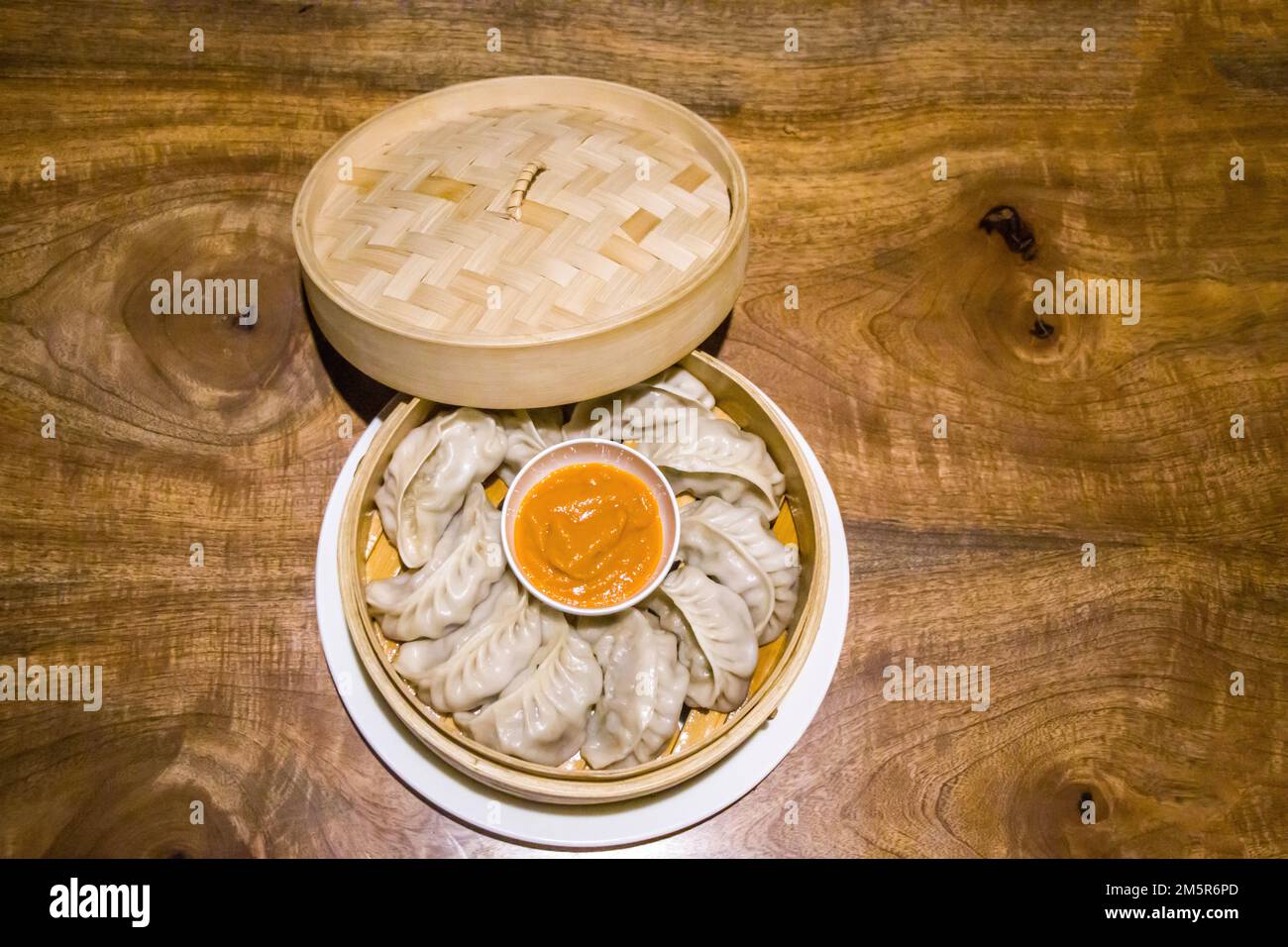 Gedämpfte tibetische Momo-Knödel im nepalesischen Stil Stockfoto