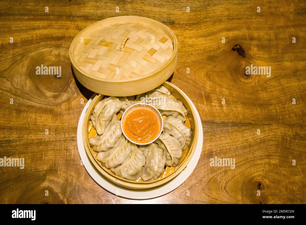 Gedämpfte tibetische Momo-Knödel im nepalesischen Stil Stockfoto