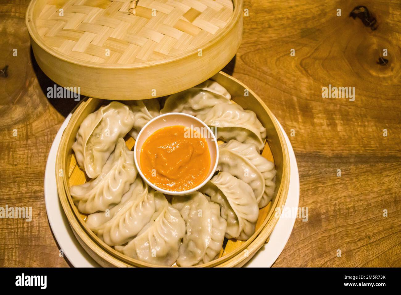 Gedämpfte tibetische Momo-Knödel im nepalesischen Stil Stockfoto