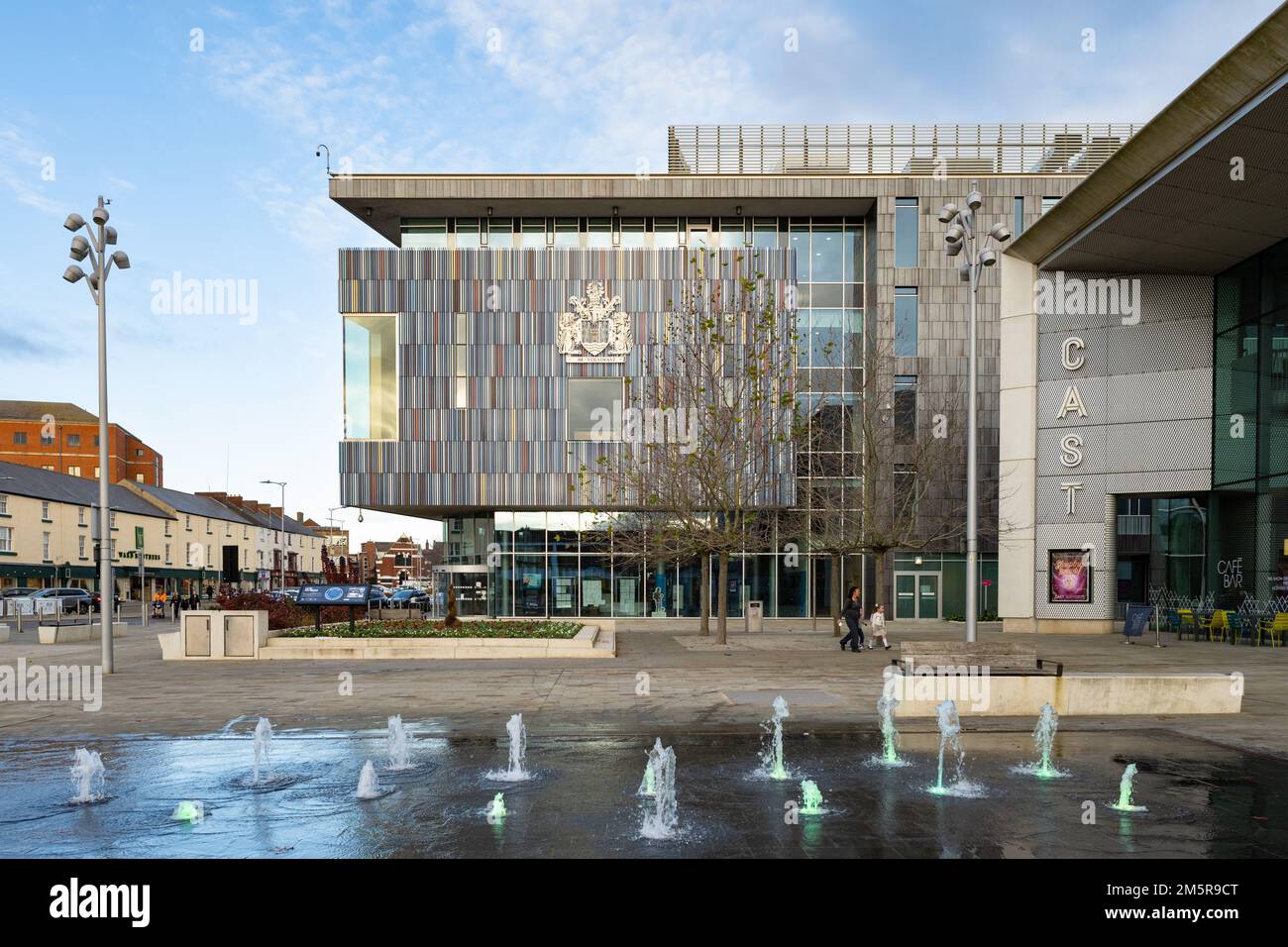 Doncaster Civic and Cultural Quarter - Doncaster Council Offices and Cast Theatre - Sir Nigel Gresley Square, Doncaster, South Yorkshire, England, Großbritannien Stockfoto