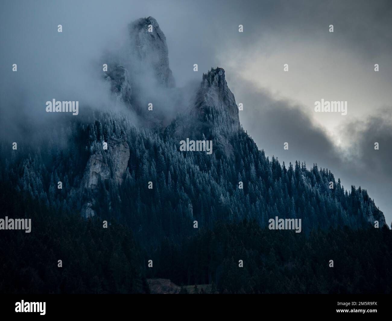 Weihnachten 2023 im Durau Resort, direkter Blick auf den Toaca-Berg, Ceahlau-Gebirge Rumänien Stockfoto