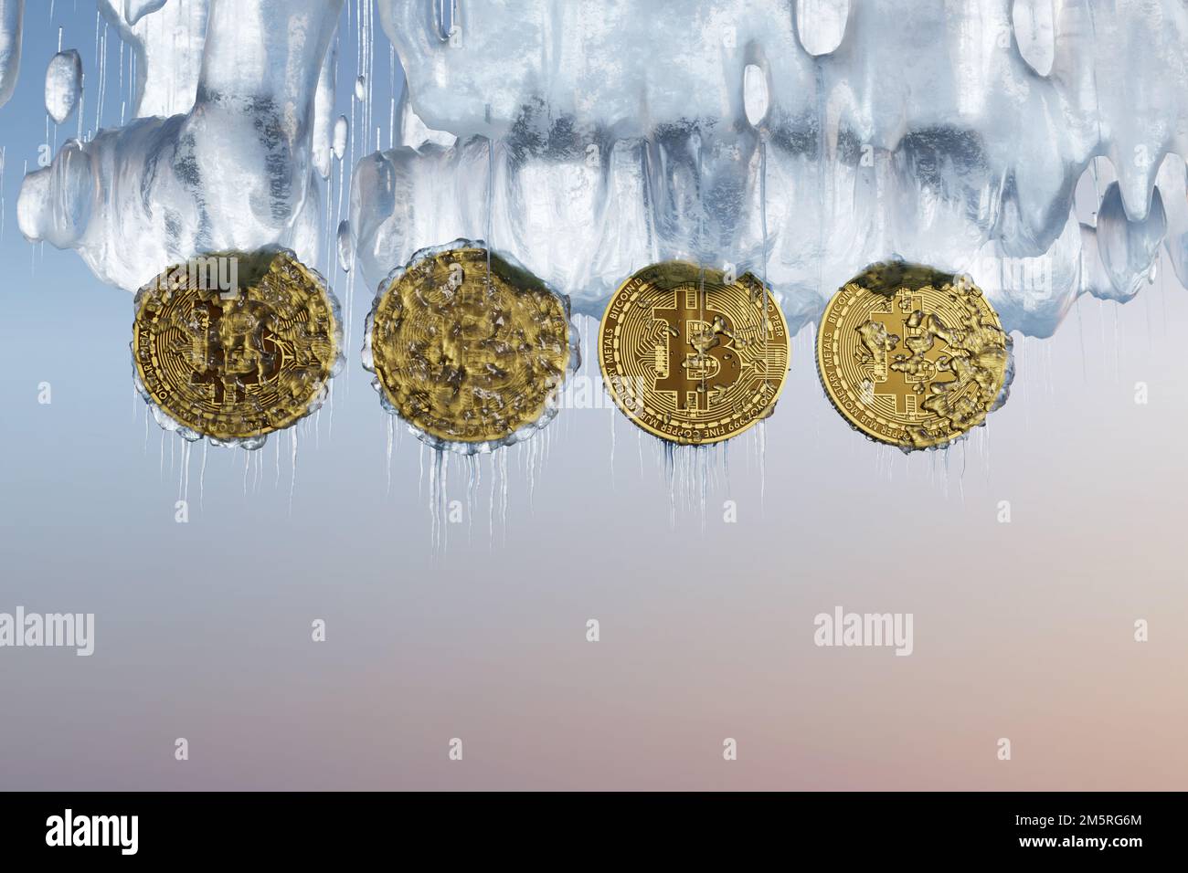 Gefrorene Bitcoins mit Eiszapfen in einer Eishöhle bei Sonnenuntergang. Darstellung des Winters von Kryptowährungen, Crash und Unzuverlässigkeit der Krypta Stockfoto