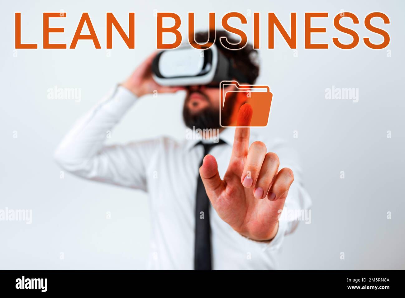 Schild mit der Aufschrift Lean Business. Verbesserung des Geschäftskonzepts zur Minimierung von Verschwendung ohne Einbußen bei der Produktivität Stockfoto