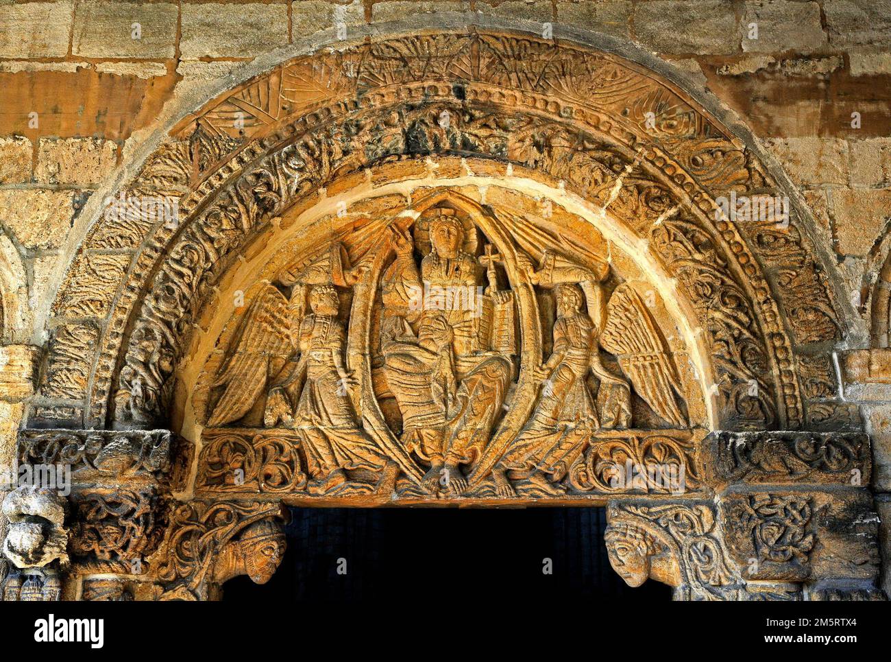 Ely Cathedral, normannisches Tympanum, Priors Tür, 11., 12. Jahrhundert, Steinschnitzerei, Ely, Cambridgeshire, England, Großbritannien Stockfoto