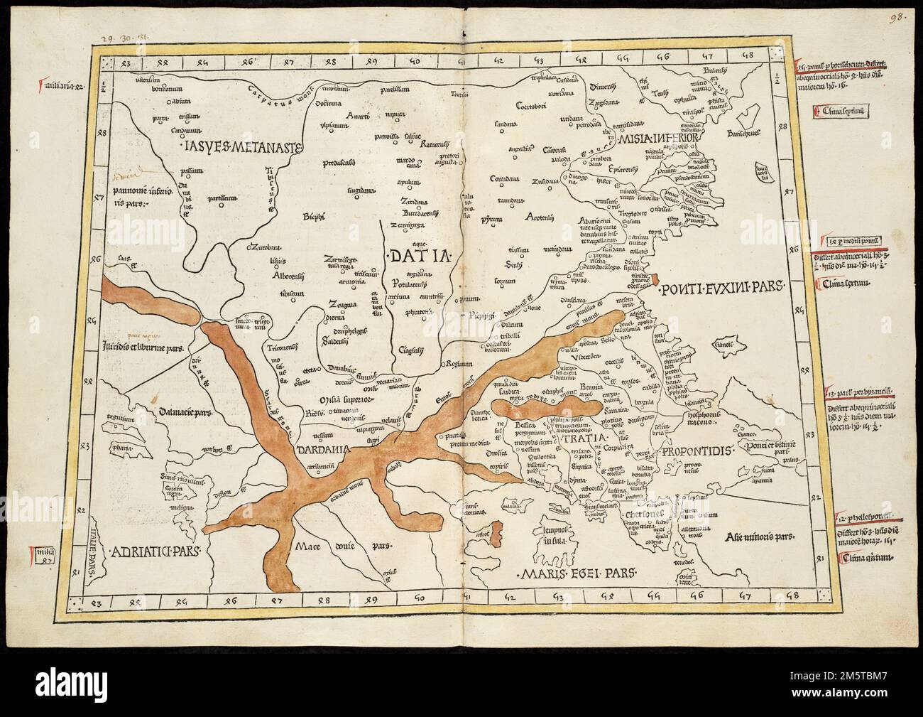 Nona Europa tabula continet Iaziges Metanastas. Titel von Verso. Karte der südlichen Balkanhalbinsel, einschließlich Nordgriechenland, Albanien, Mazedonien, Rumänien, Ungarn und Bulgarien. Relief durch braune Färbung. Eingraviert auf Holz mit Ortsnamen in beweglicher Form. Enthält Namen von Orten und natürliche Merkmale. Am Rand: Anmerkungen zum Breitengrad. Wird in der Geografie des Autors angezeigt. Ulm : Lienhart Hol, 16. Juli 1482. Lateinischer Text. Katalogisierung, Konservierung und Digitalisierung teilweise durch die Nationale Stiftung für Geisteswissenschaften möglich gemacht: Das menschliche Unterfangen erforschen , Osteuropa , Gegend Alb Stockfoto