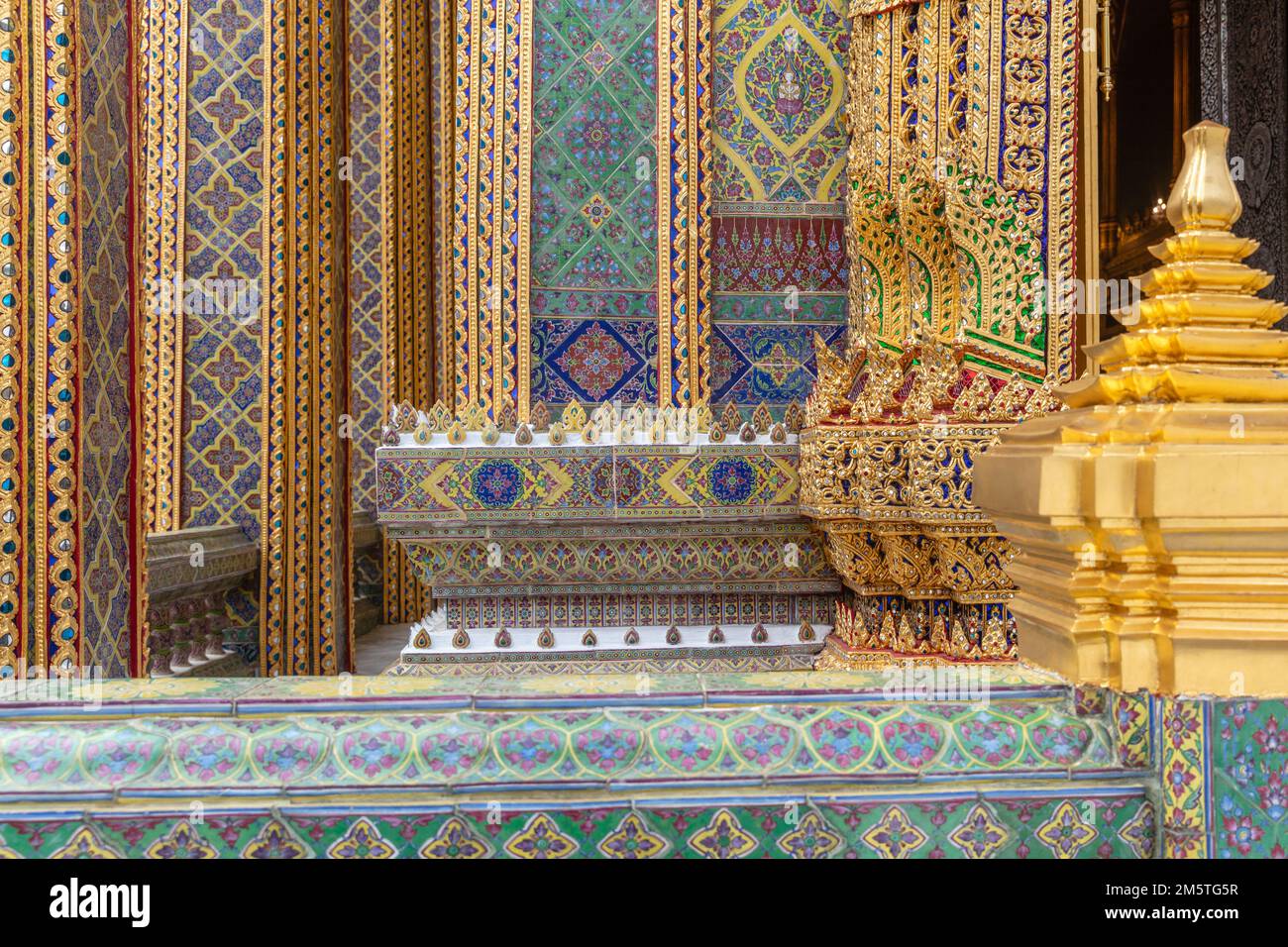 Details zum Wat Ratchabophit Sathitmahasimaram Ratchaworawihan, einem buddhistischen Tempel in Bangkok, Thailand. Stockfoto