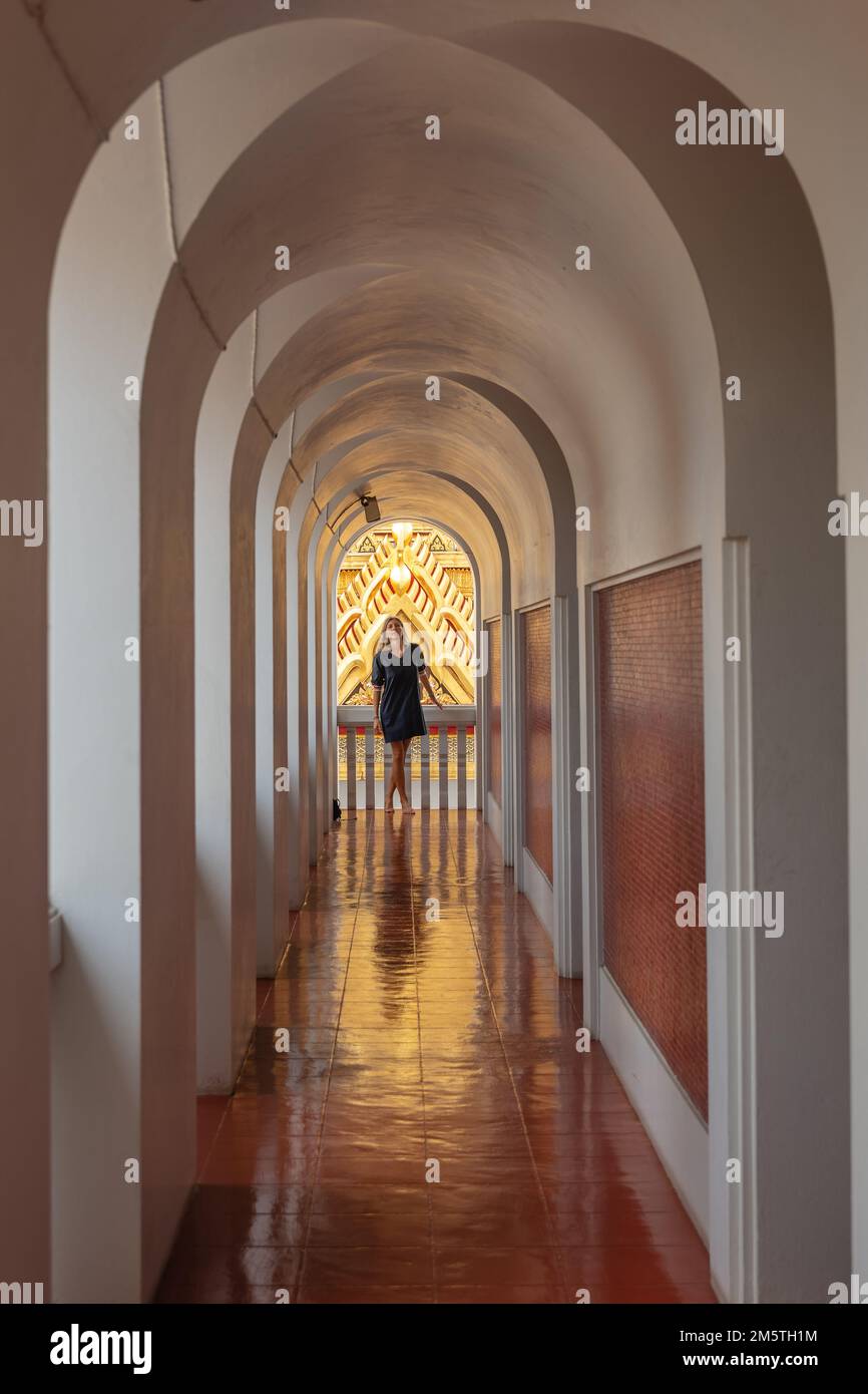 Innengeometrie von Loha Prasat am Wat Ratchanatdaram Woravihara (Tempel der Königlichen Nichte) - thailändischer buddhistischer Tempel in Bangkok, Thailand. Stockfoto