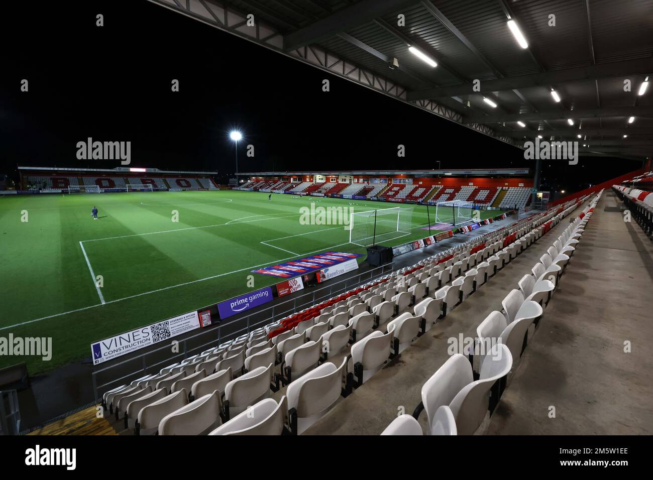 Allgemeiner Blick auf das Stadion vor dem zweiten Spiel der EFL League zwischen Stevenage und Crawley Town im Lamex Stadium. 30. Dezember 2022 Stockfoto