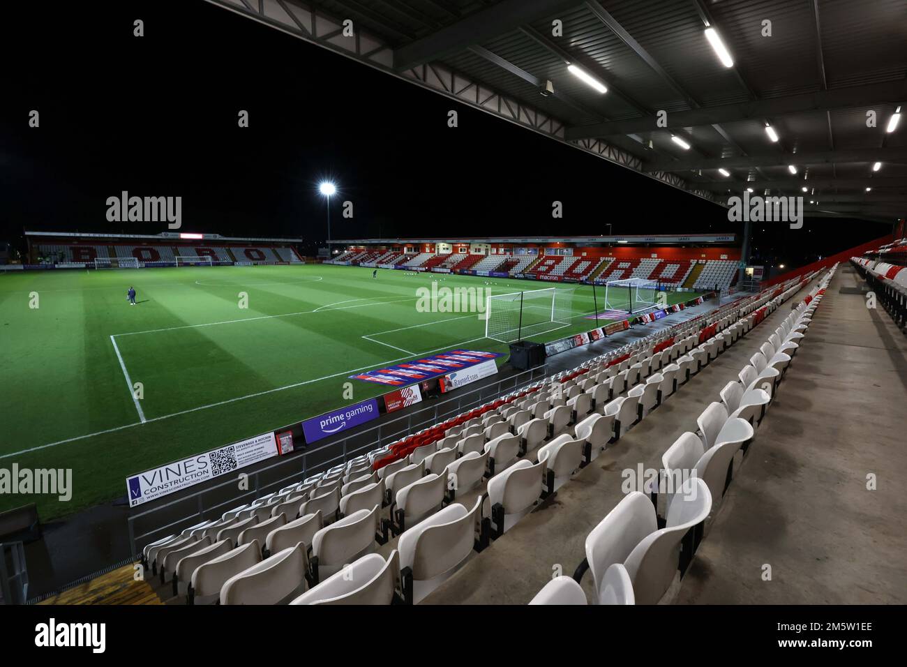 Allgemeiner Blick auf das Stadion vor dem zweiten Spiel der EFL League zwischen Stevenage und Crawley Town im Lamex Stadium. 30. Dezember 2022 Stockfoto