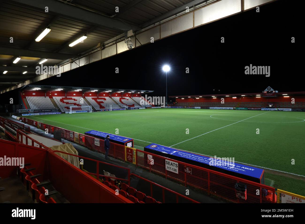 Allgemeiner Blick auf das Stadion vor dem zweiten Spiel der EFL League zwischen Stevenage und Crawley Town im Lamex Stadium. 30. Dezember 2022 Stockfoto