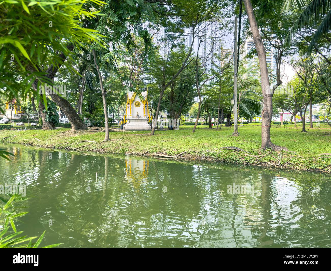 Lumphini Park (auch Lumpini oder Lumpinee) im Pathum Wan Viertel - Bangkok, Thailand. Lumphini Park ist ein beliebter öffentlicher Park für Einheimische Stockfoto