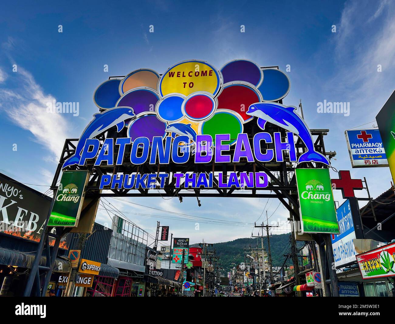 Patong Walking Street oder Bangla Road, berühmtes Schild am Eingang der Night Life Road Stockfoto