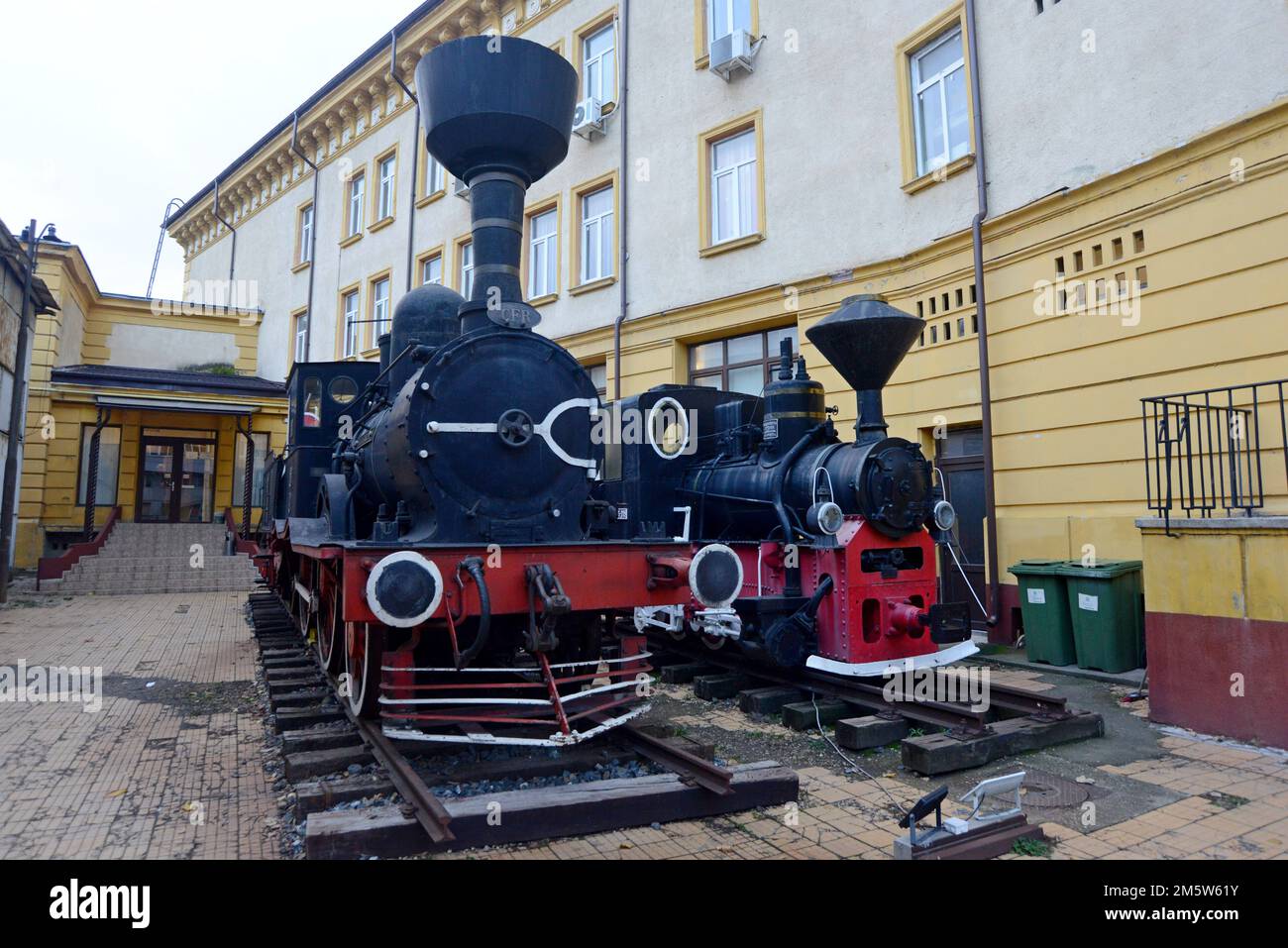 Erhaltene alte Dampflokomotiven im Eisenbahnmuseum von Bukarest, Rumänien Stockfoto