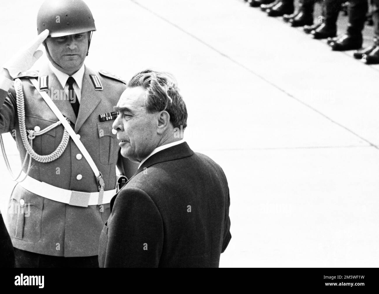 Nach der Ankunft des sowjetischen Staats- und Parteichefs Leonid Breschnew durch Willy Brandt am 18. 5. 1973 hatte die Regierung ihr erstes Treffen mit Leonid Stockfoto
