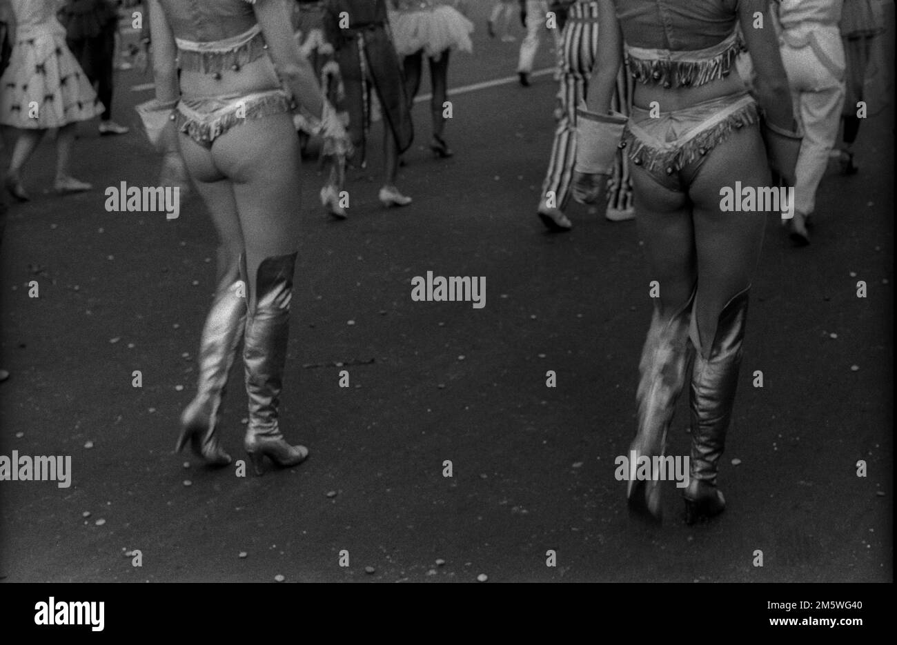 DDR, Berlin, 04. 07. 1987, Parade zum 750. Jahrestag von Berlin, Tänzer in Silberstiefeln Stockfoto