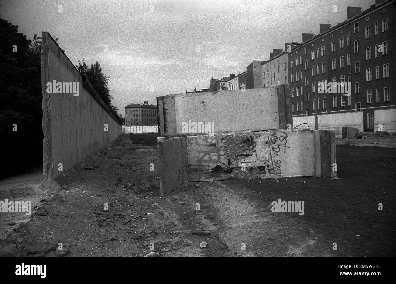 DDR, Berlin, 12. 06. 1990, Wall, Parts of the Wall, auf der Bernauer Straße, Wolliner Straße, C Rolf Zoellner Stockfoto