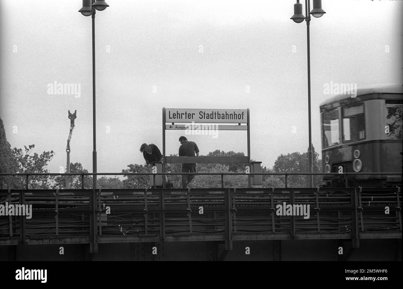 Deutschland, Berlin, 03. 06. 1994, Paar, Lehrter Stadtbahnhof Stockfoto