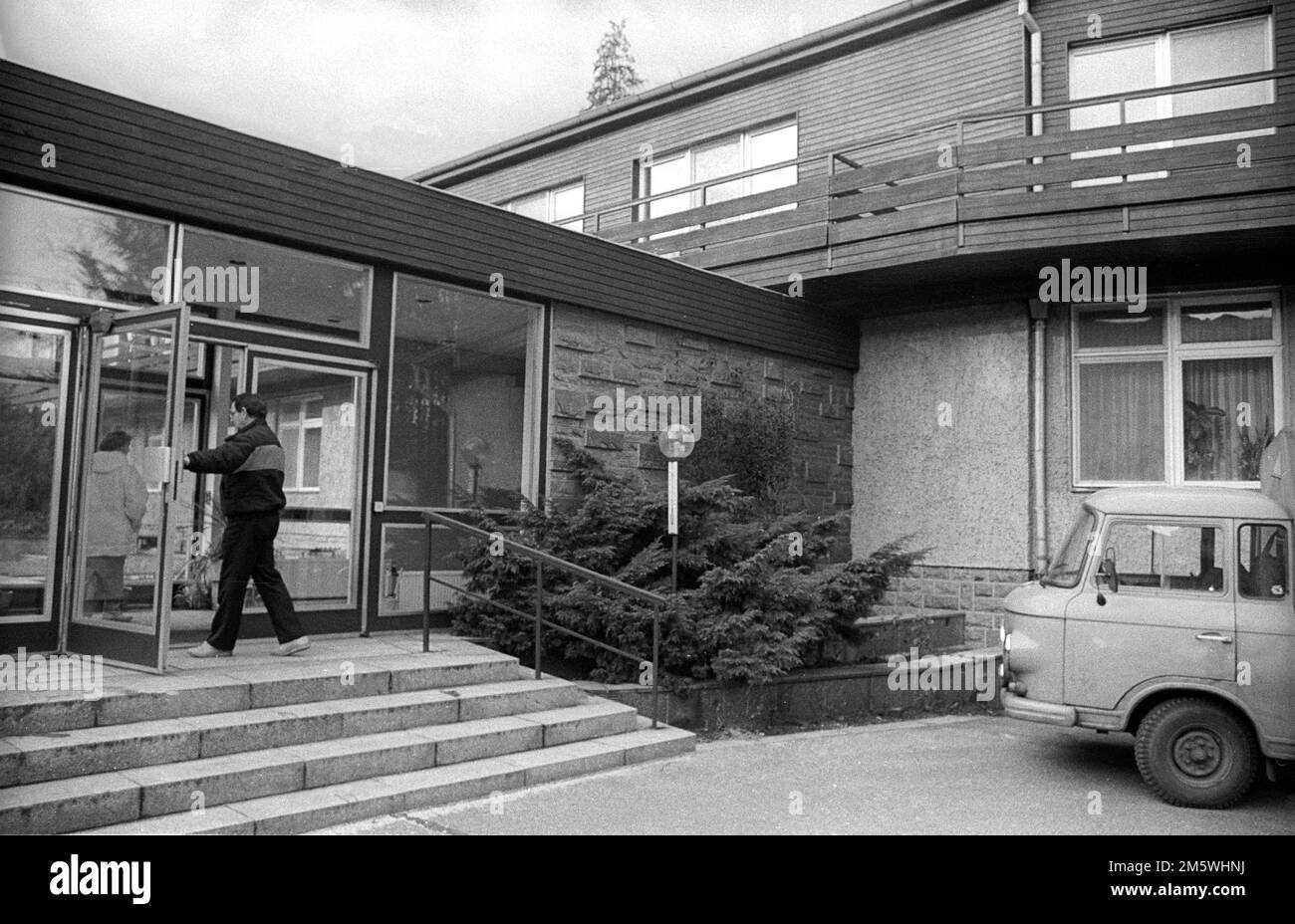 DDR, Bernau, 29. 01. 1990, Waldsiedlung, ehemaliger Regierungswohnsitz der Staatsführung der DDR in Wandlitz, jetzt Rehabilitationssanatorium Stockfoto